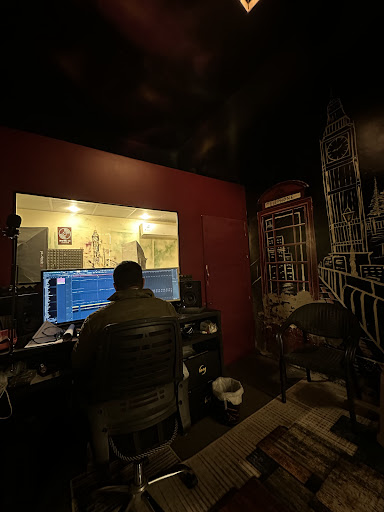 Note 13 Studio